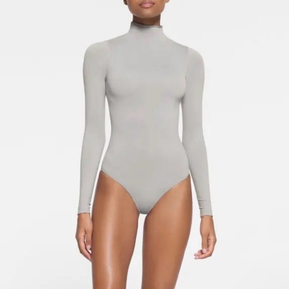Skims Essential Mock Long Sleeve Bodysuit SZ S/M
